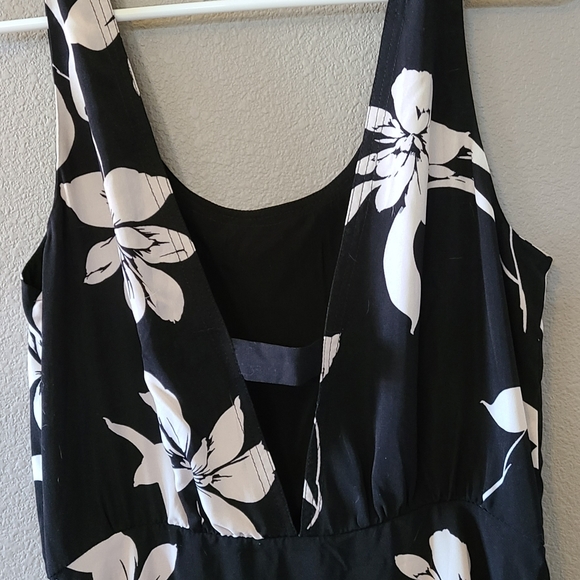 Willow Flowy Light Weight Dress - Picture 6 of 9